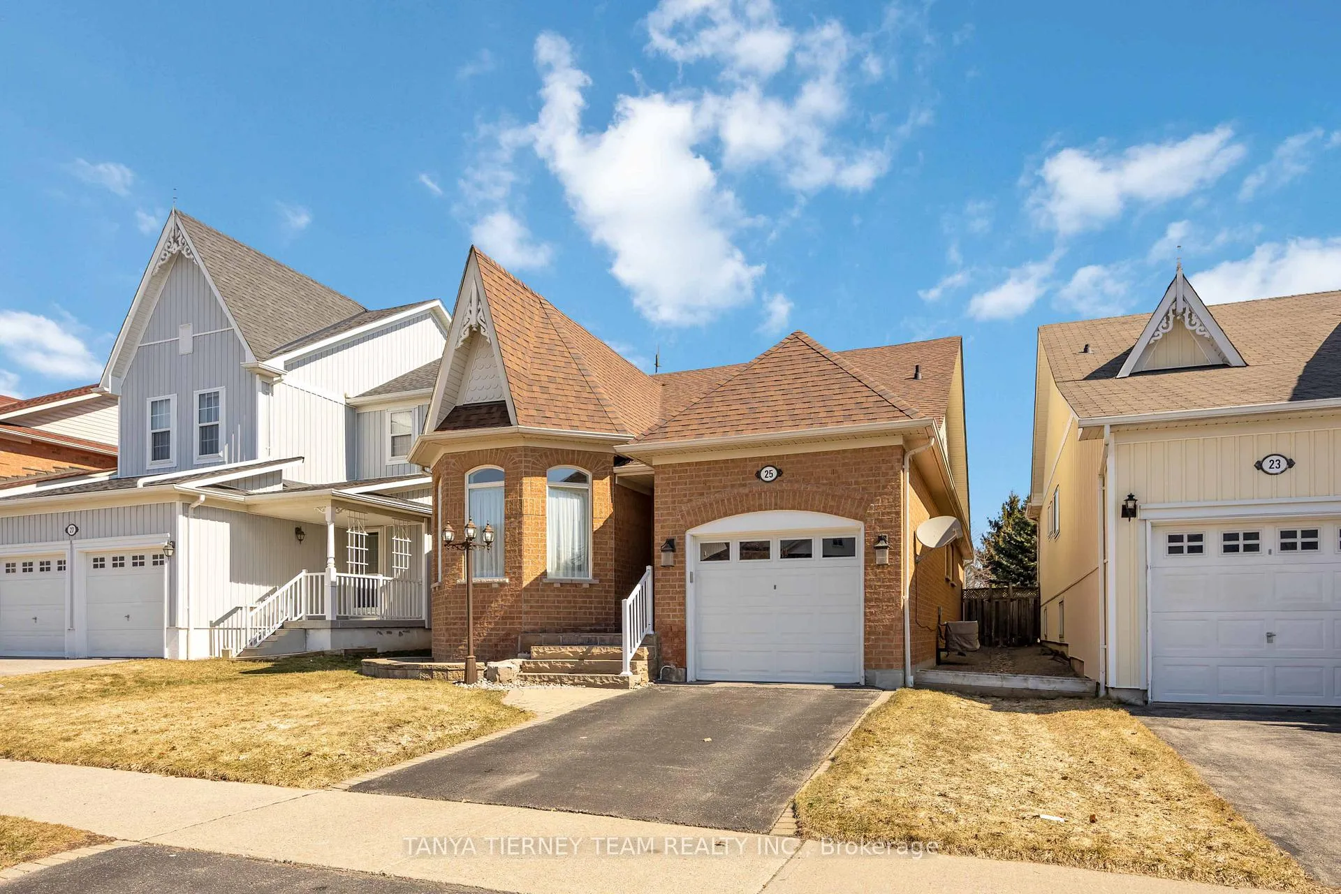 Photo 1 of 25 Wilshire Drive, Whitby, Brooklin — HOMEH