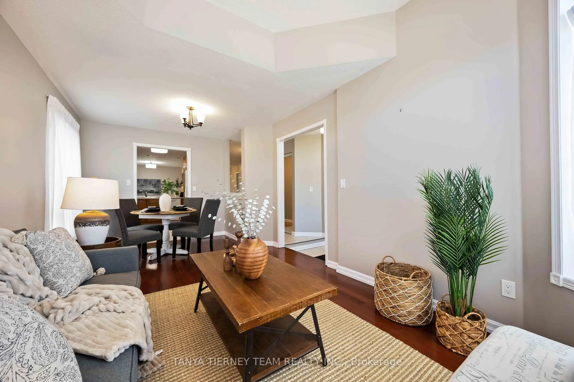 Photo 8 of 25 Wilshire Drive, Whitby, Brooklin — HOMEH