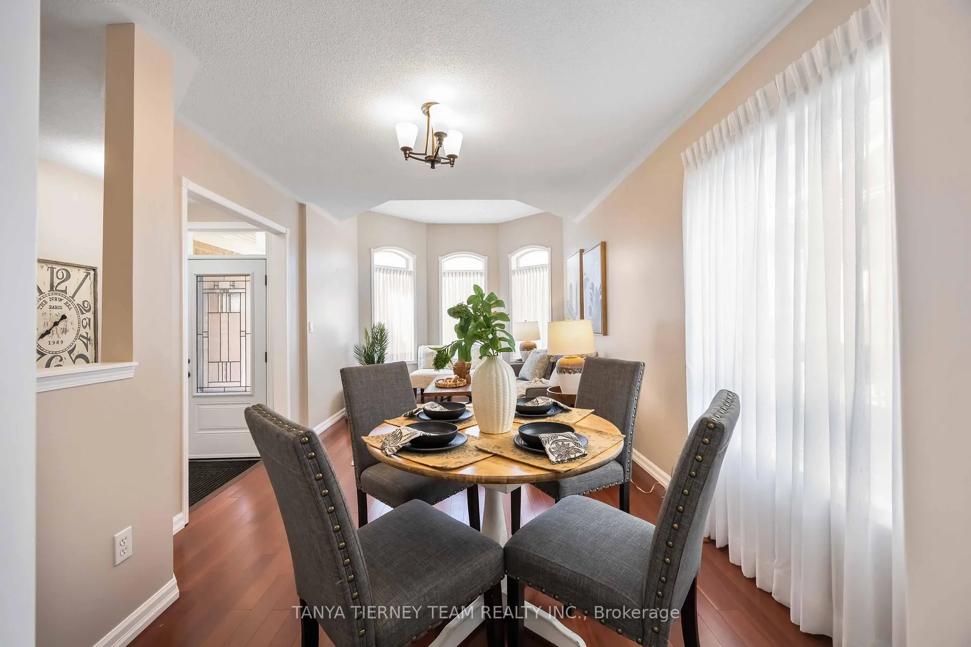 Photo 11 of 25 Wilshire Drive, Whitby, Brooklin — HOMEH