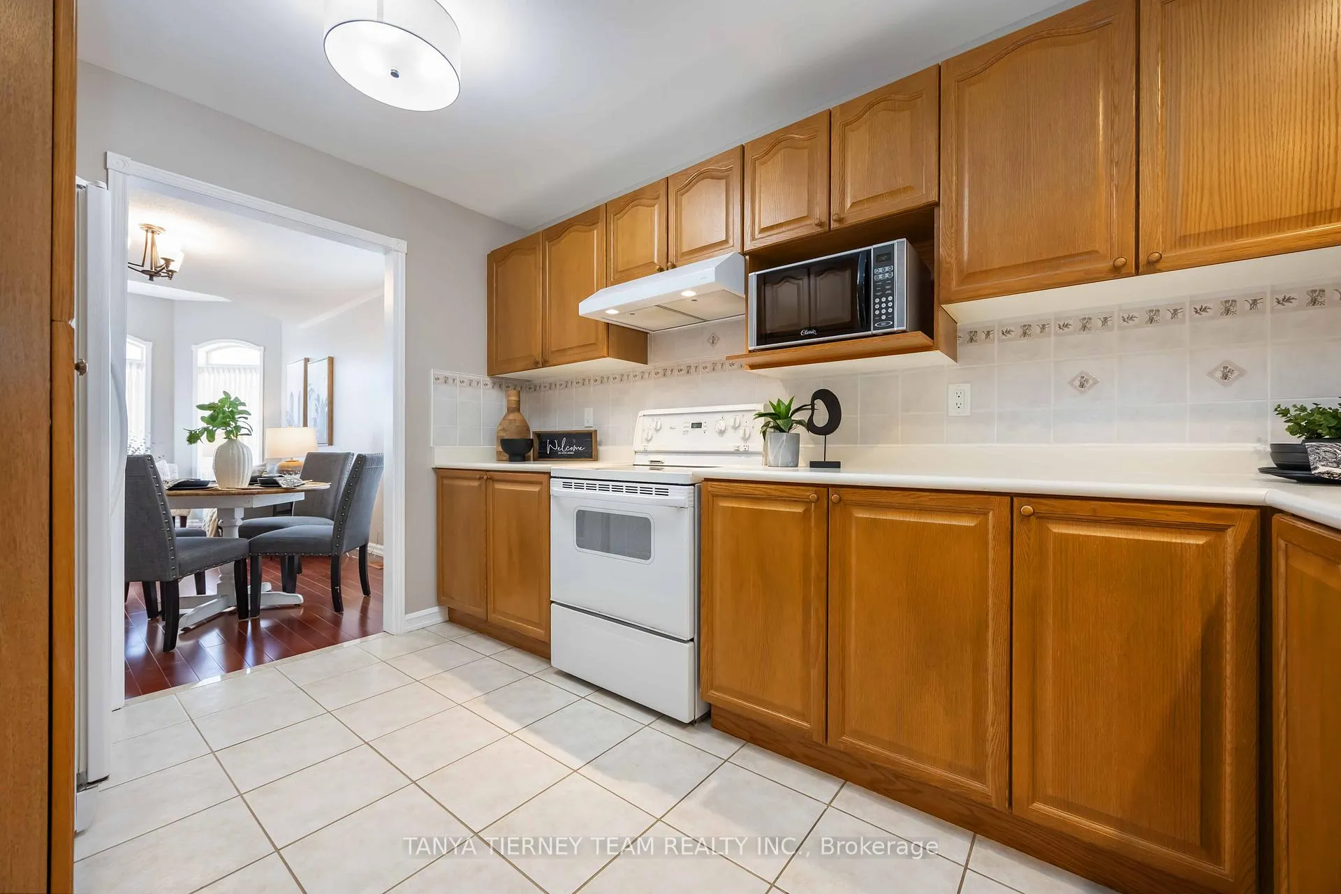 Photo 18 of 25 Wilshire Drive, Whitby, Brooklin — HOMEH
