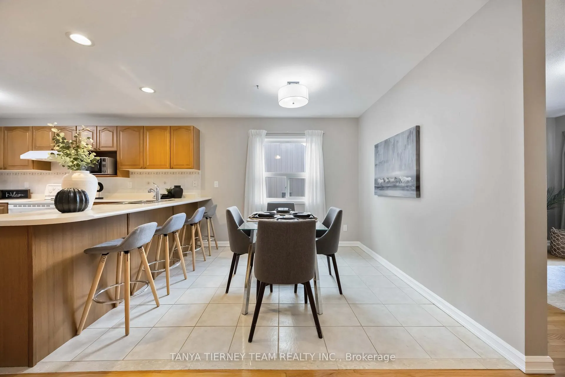 Photo 23 of 25 Wilshire Drive, Whitby, Brooklin — HOMEH