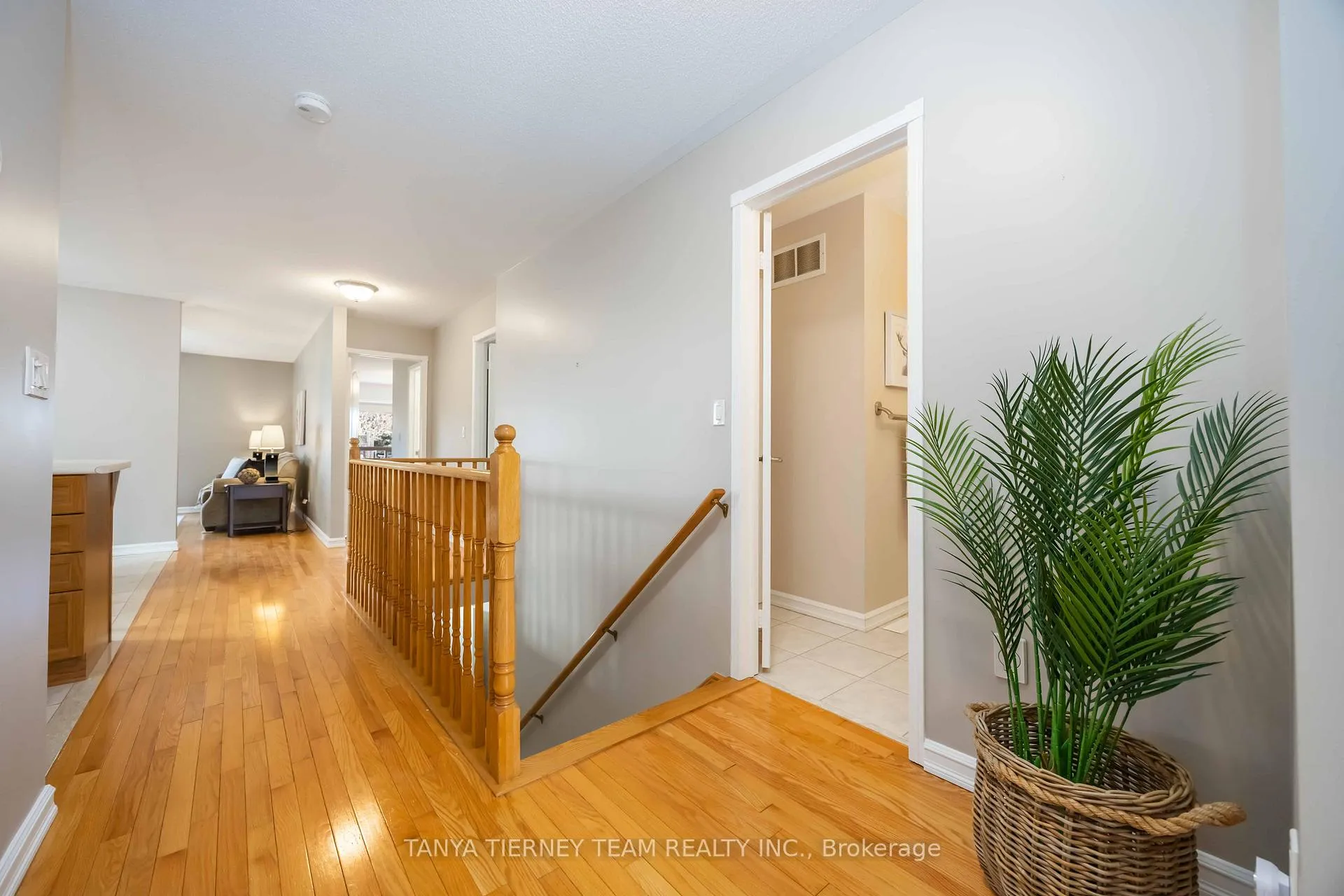 Photo 25 of 25 Wilshire Drive, Whitby, Brooklin — HOMEH
