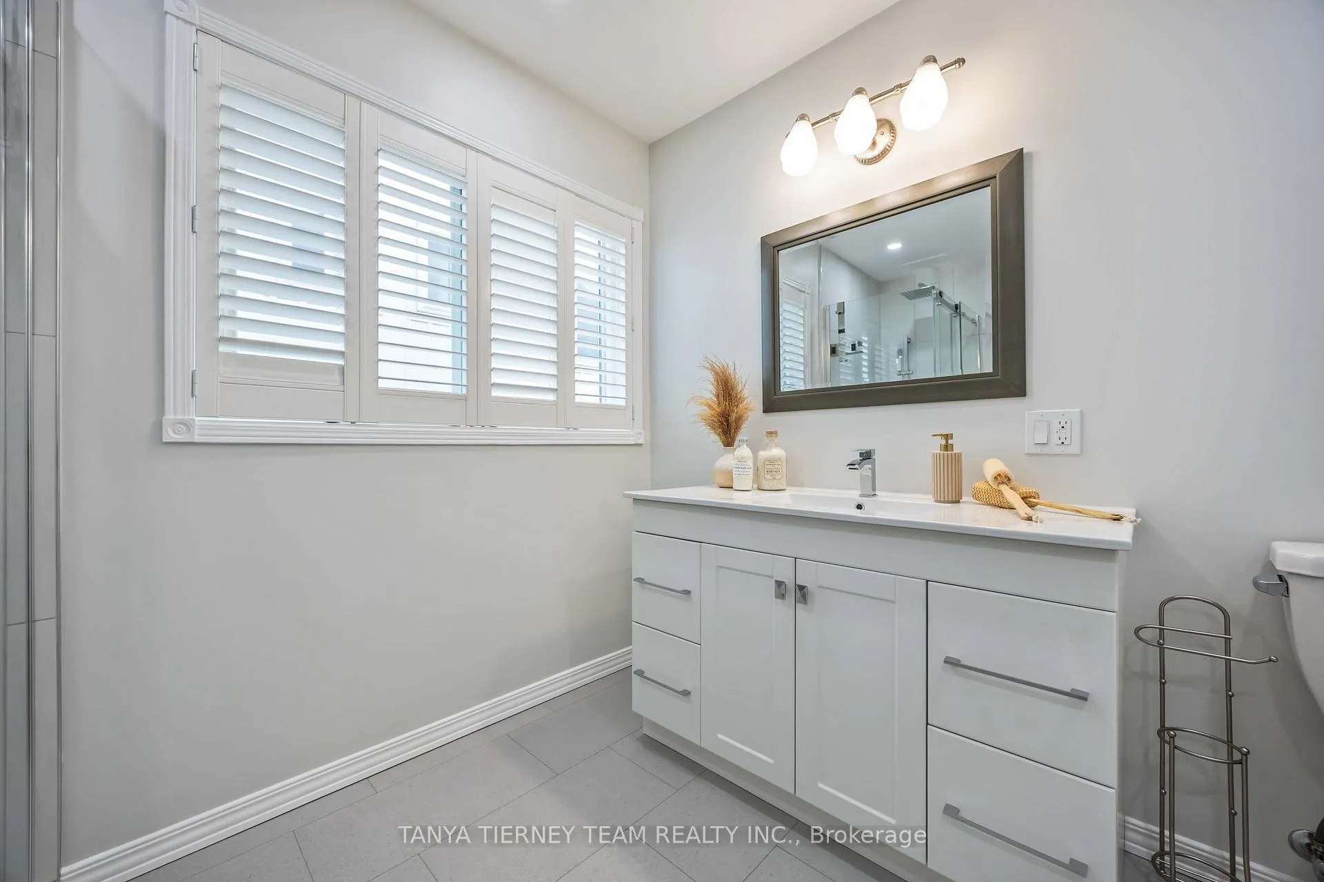 Photo 30 of 25 Wilshire Drive, Whitby, Brooklin — HOMEH