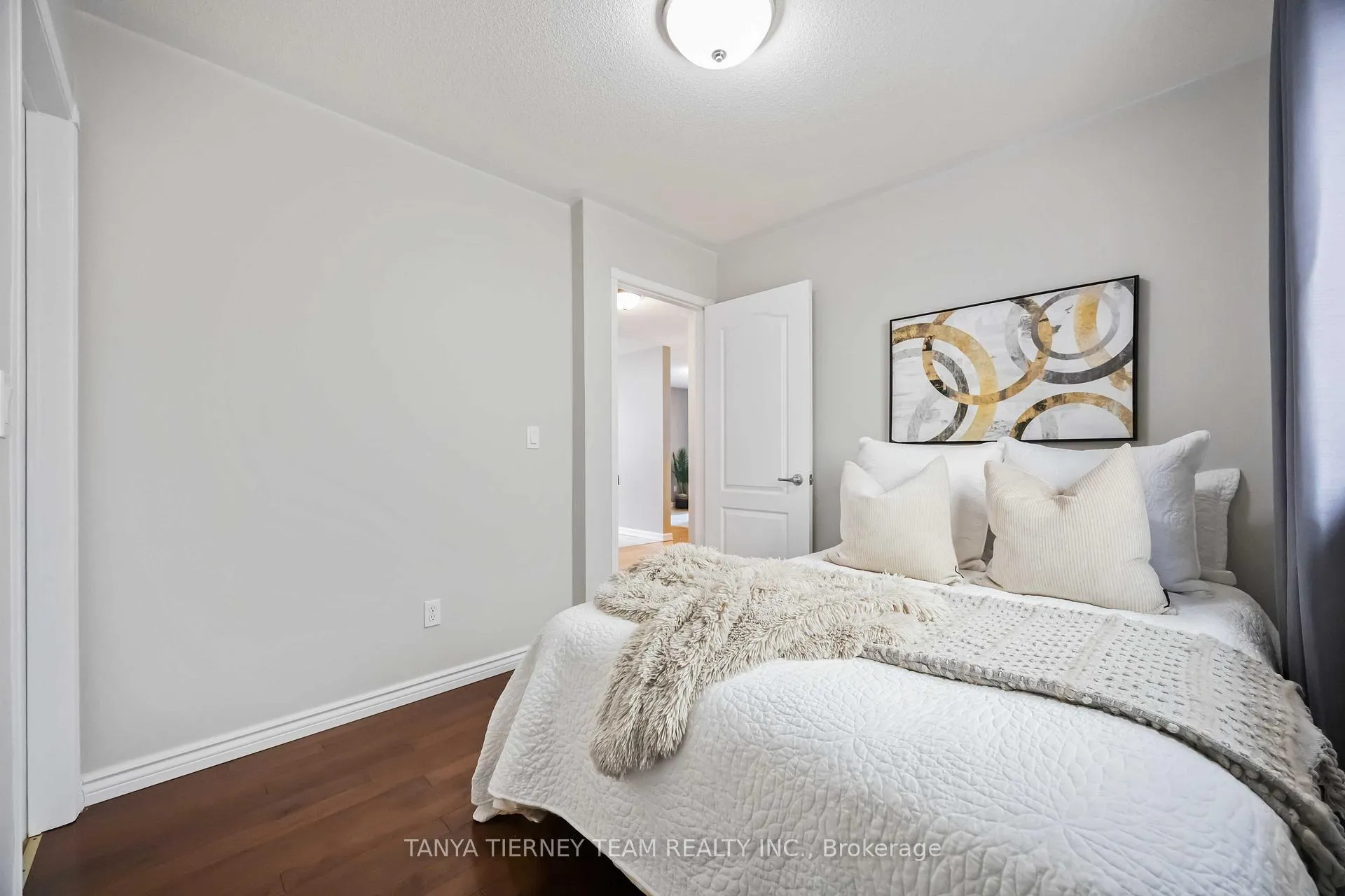Photo 32 of 25 Wilshire Drive, Whitby, Brooklin — HOMEH