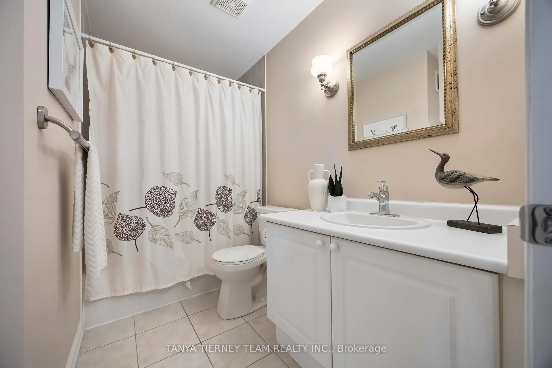 Photo 33 of 25 Wilshire Drive, Whitby, Brooklin — HOMEH