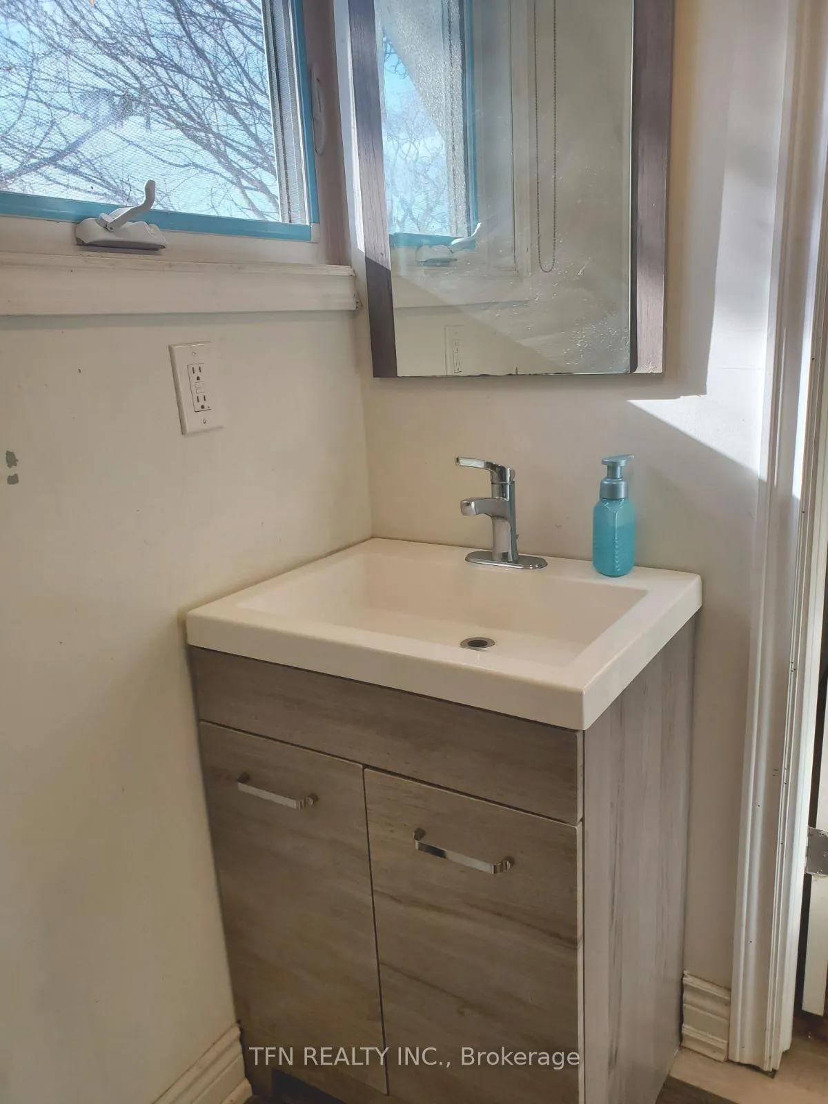 Photo 10 of Unit B, 13620 Weston Road, King, Rural King — HOMEH