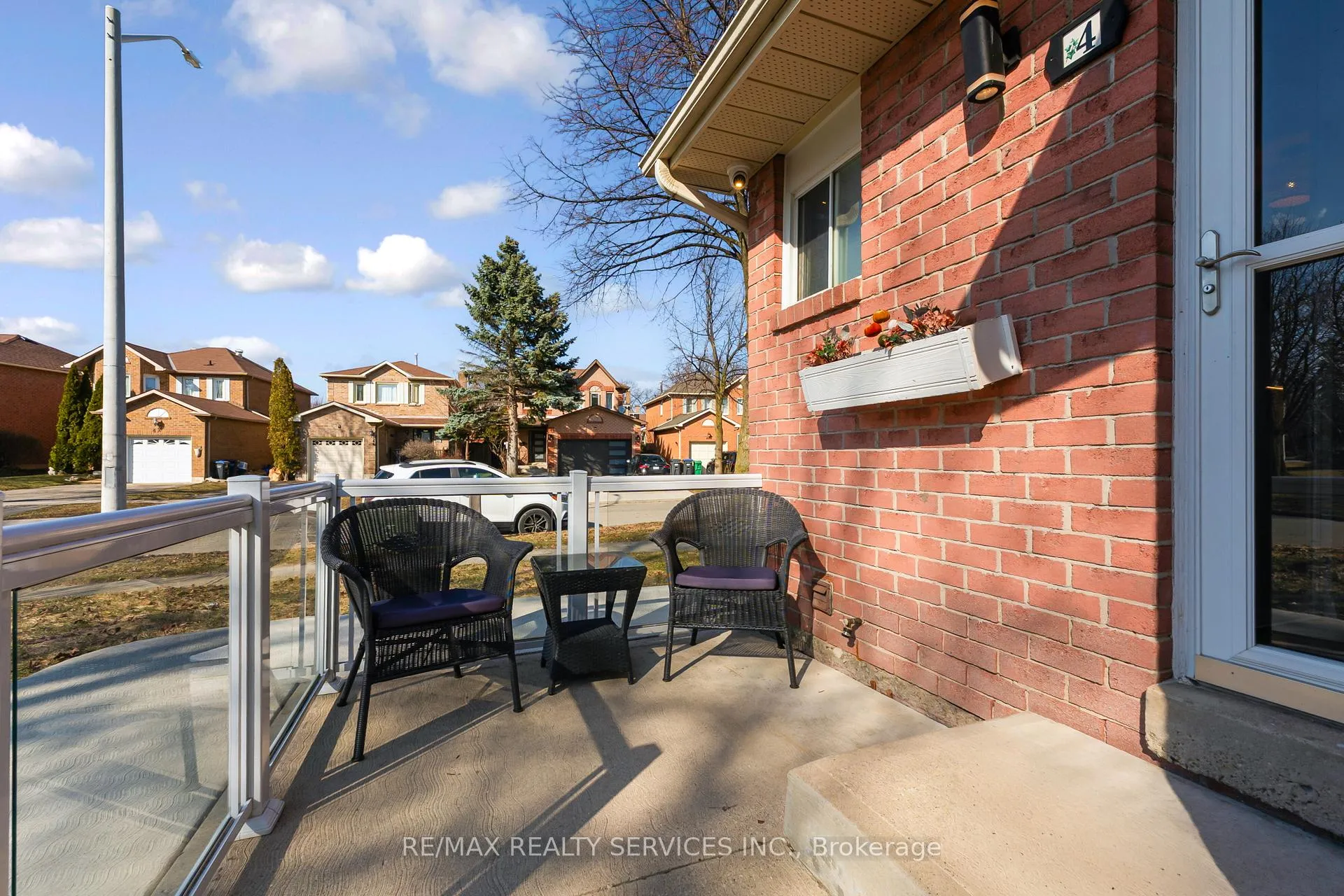 Photo 2 of 4 Scribner Court, Brampton, Heart Lake East — HOMEH