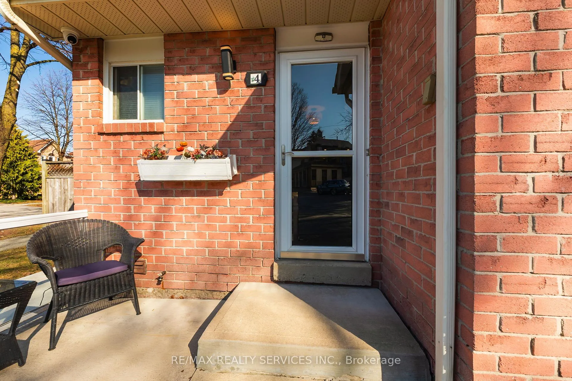 Photo 3 of 4 Scribner Court, Brampton, Heart Lake East — HOMEH
