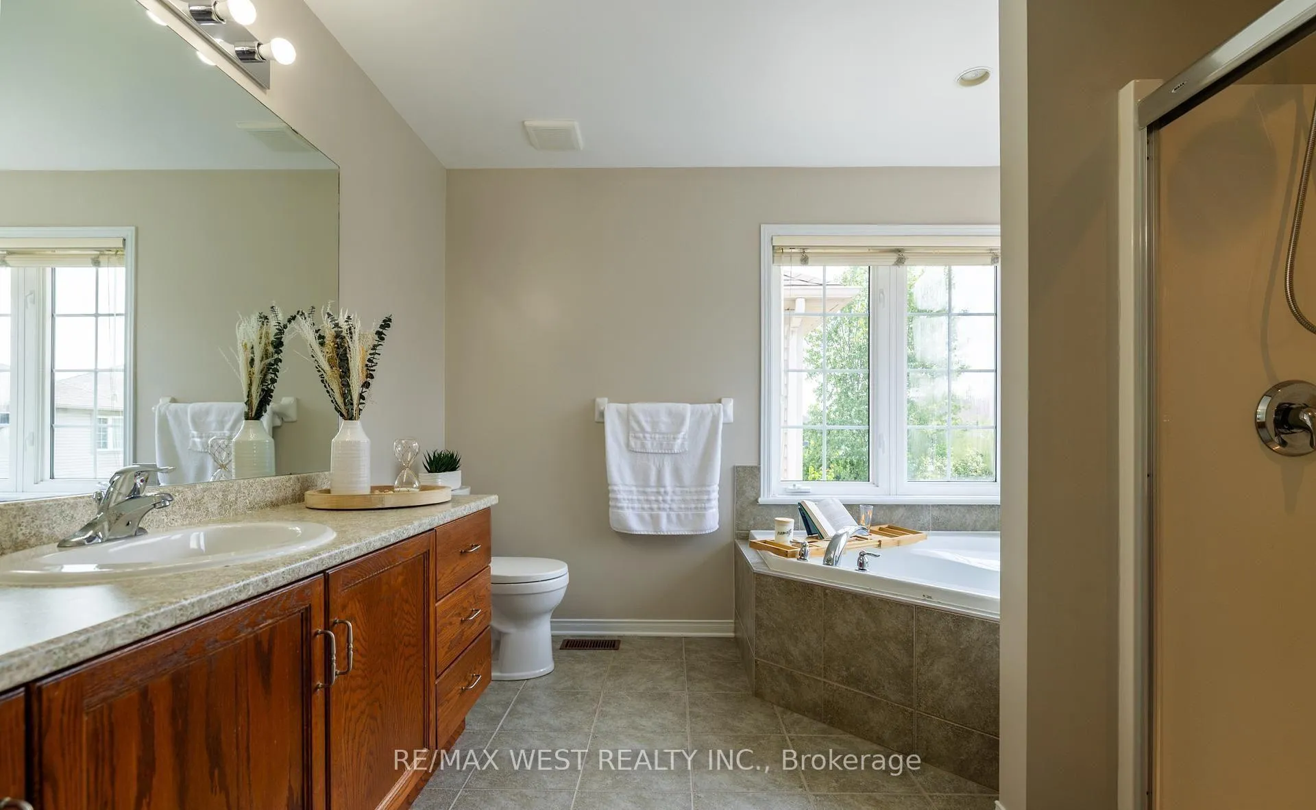Photo 11 of 214 Castlegarth Crescent, Ottawa, Barrhaven - Stonebridge — HOMEH