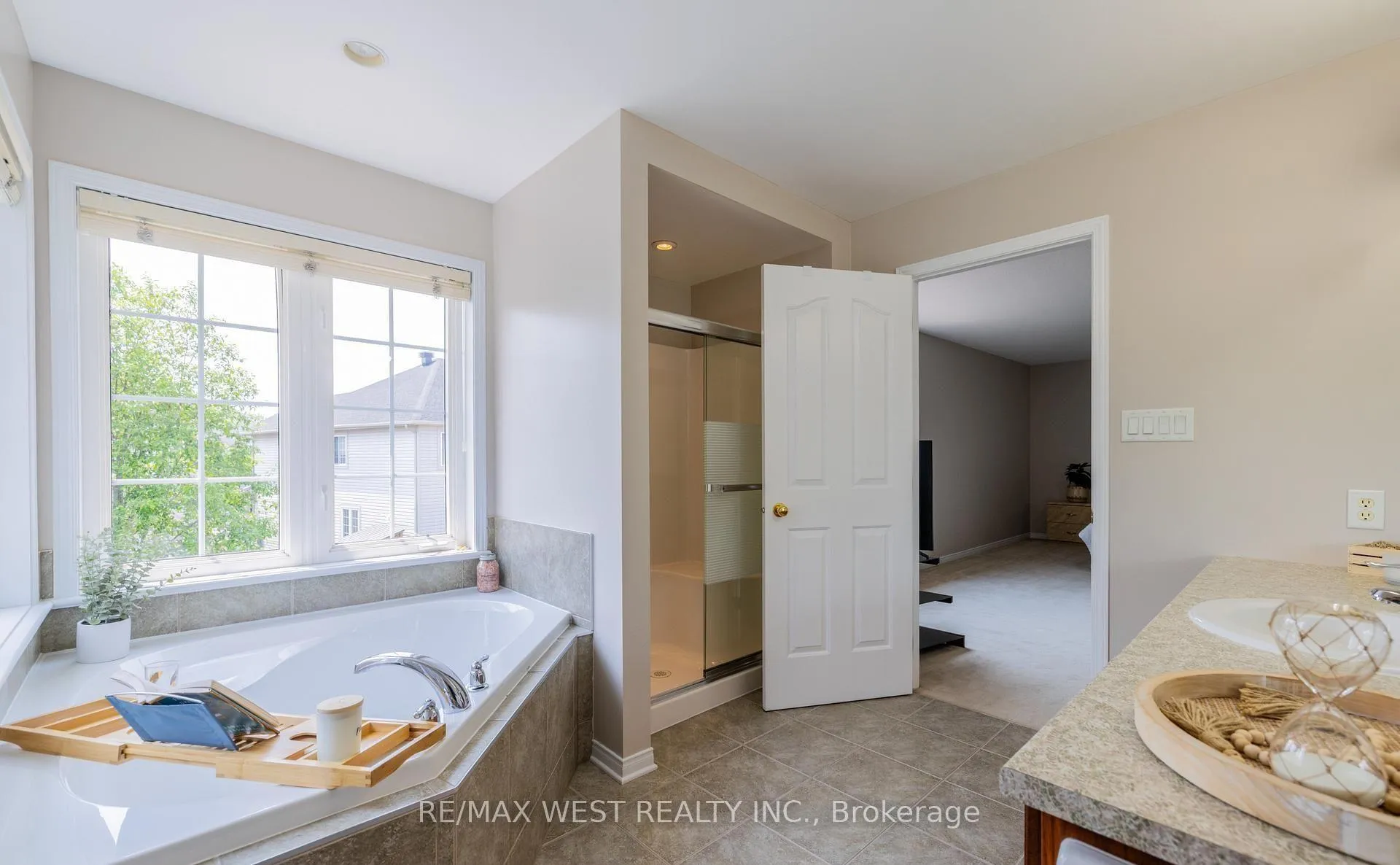 Photo 12 of 214 Castlegarth Crescent, Ottawa, Barrhaven - Stonebridge — HOMEH