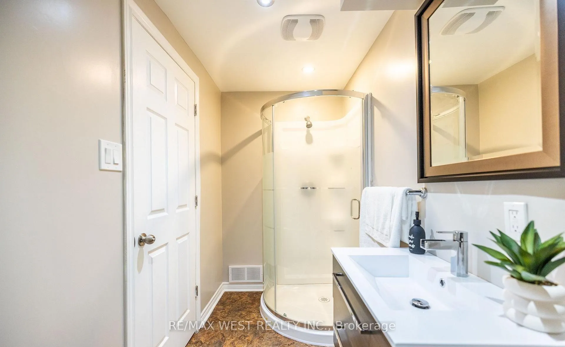 Photo 17 of 214 Castlegarth Crescent, Ottawa, Barrhaven - Stonebridge — HOMEH