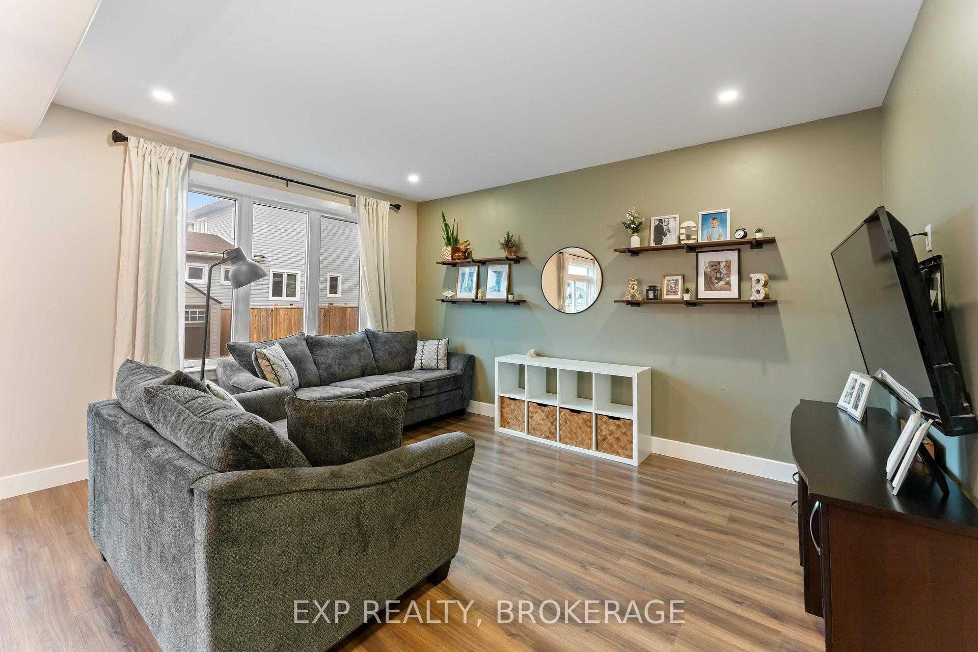 Photo 14 of 107 Hazlett Street, Loyalist, Amherstview — HOMEH