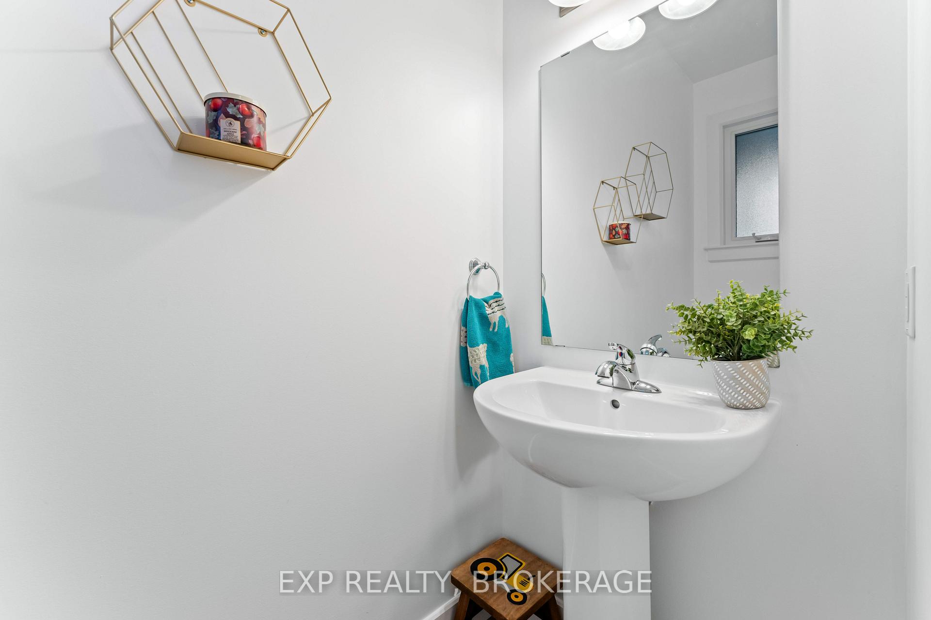 Photo 17 of 107 Hazlett Street, Loyalist, Amherstview — HOMEH