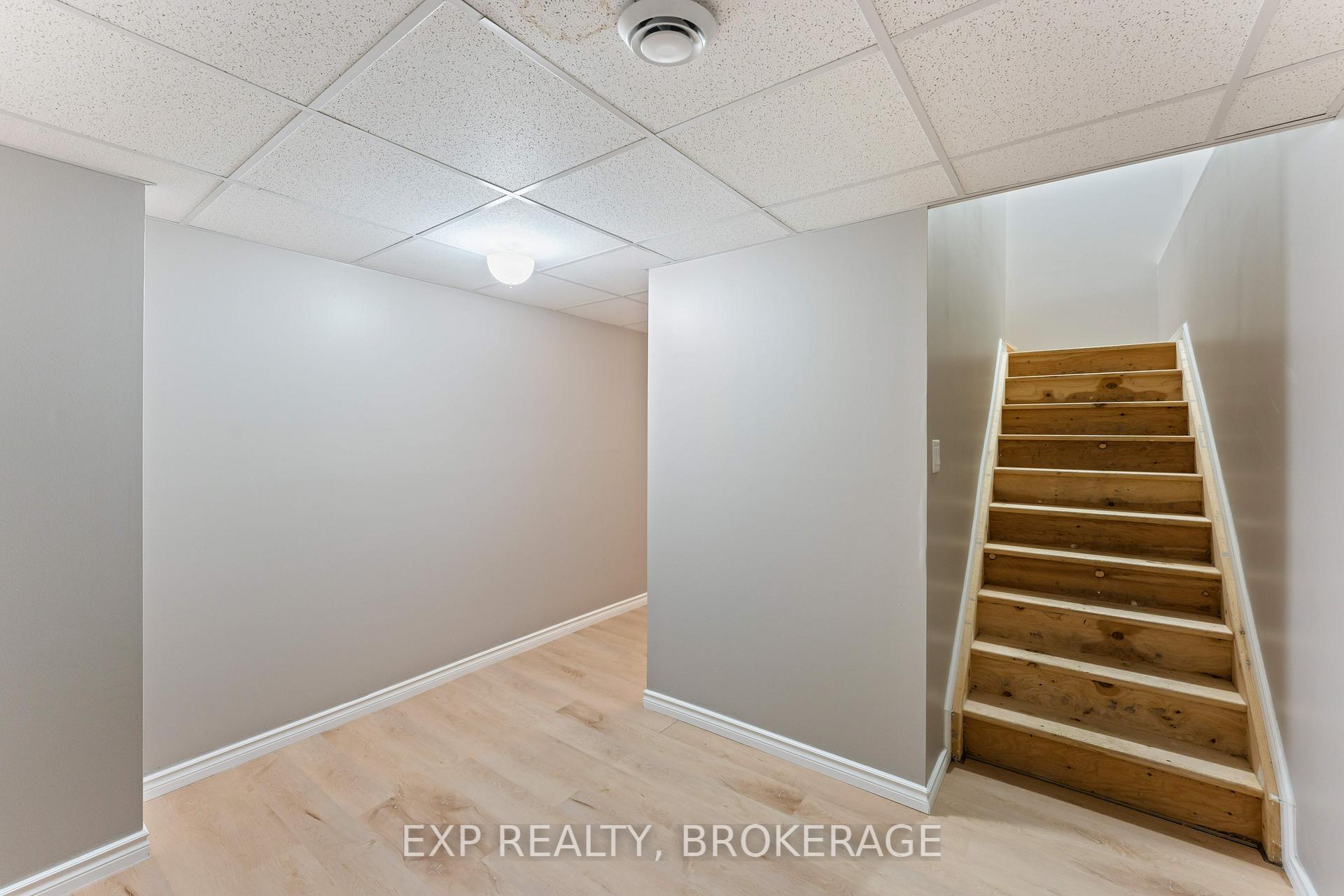 Photo 32 of 107 Hazlett Street, Loyalist, Amherstview — HOMEH