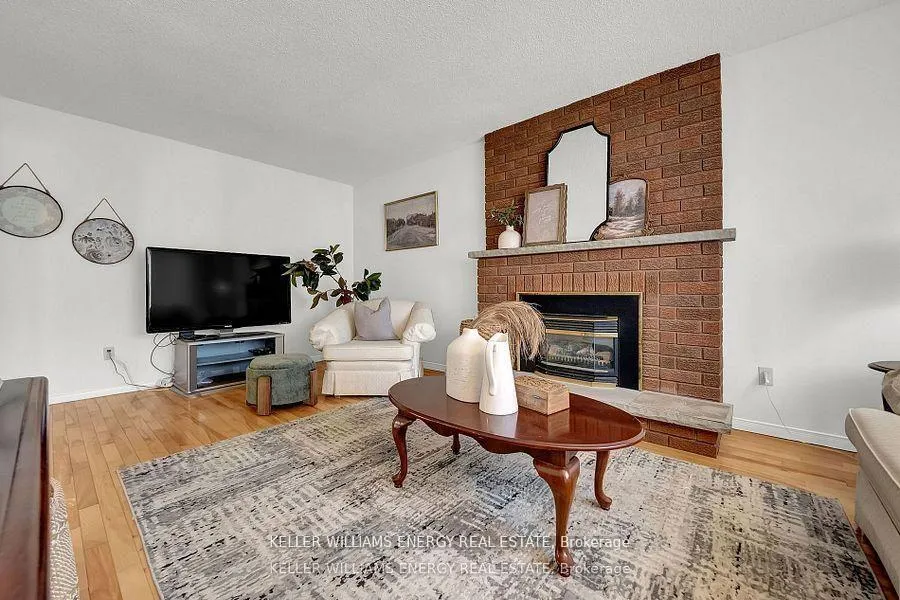 Photo 9 of 280 Thornton Road N, Oshawa, McLaughlin — HOMEH