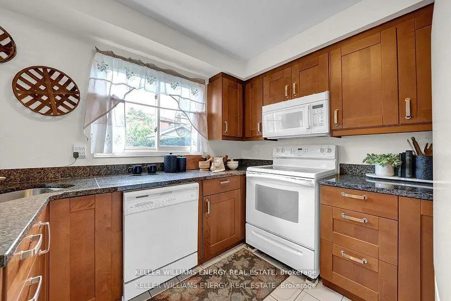 Photo 10 of 280 Thornton Road N, Oshawa, McLaughlin — HOMEH