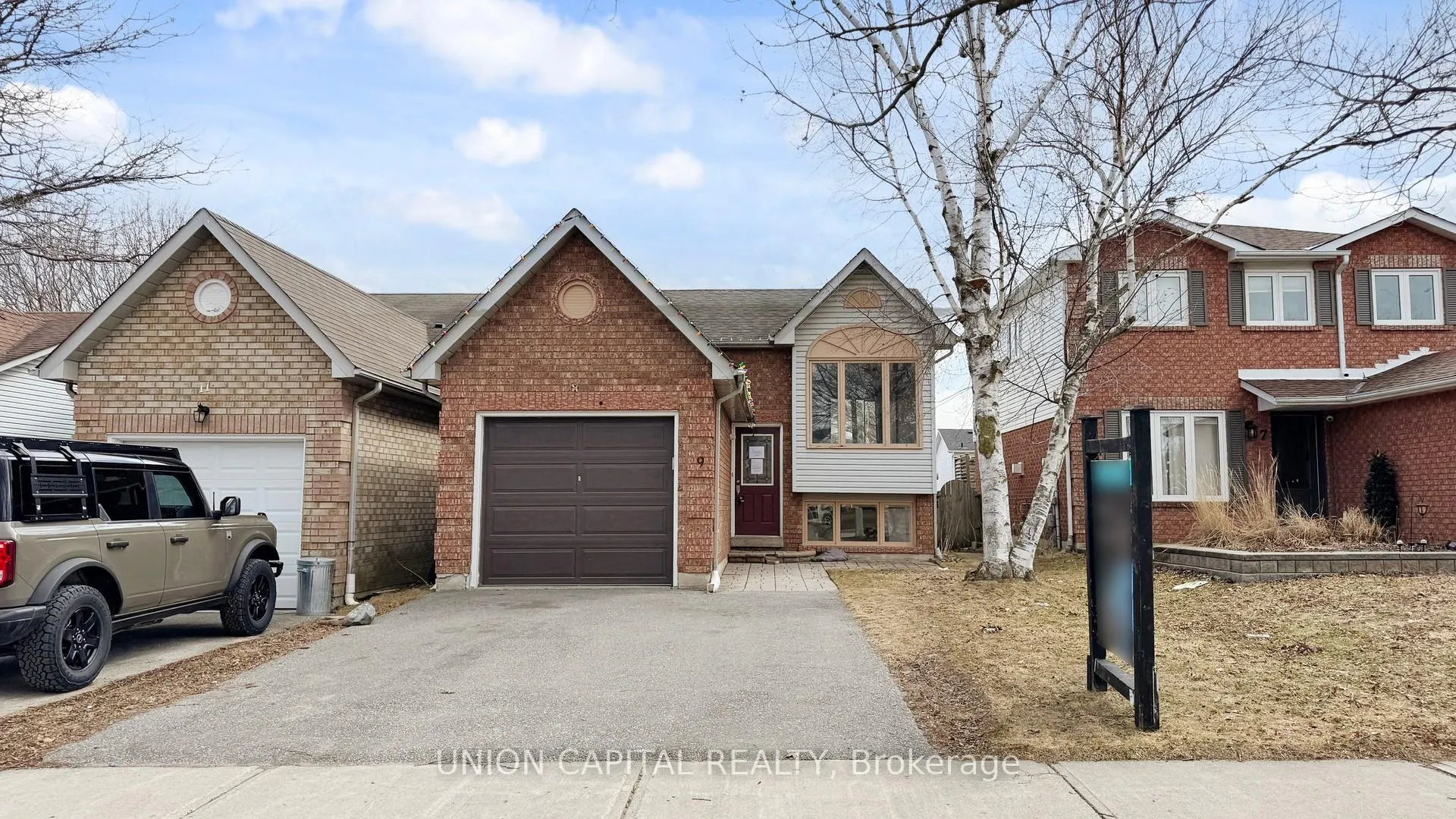 Photo 1 of 9 Fenwick Avenue, Clarington, Bowmanville — HOMEH