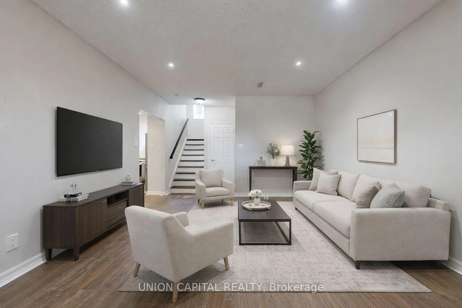 Photo 2 of 9 Fenwick Avenue, Clarington, Bowmanville — HOMEH