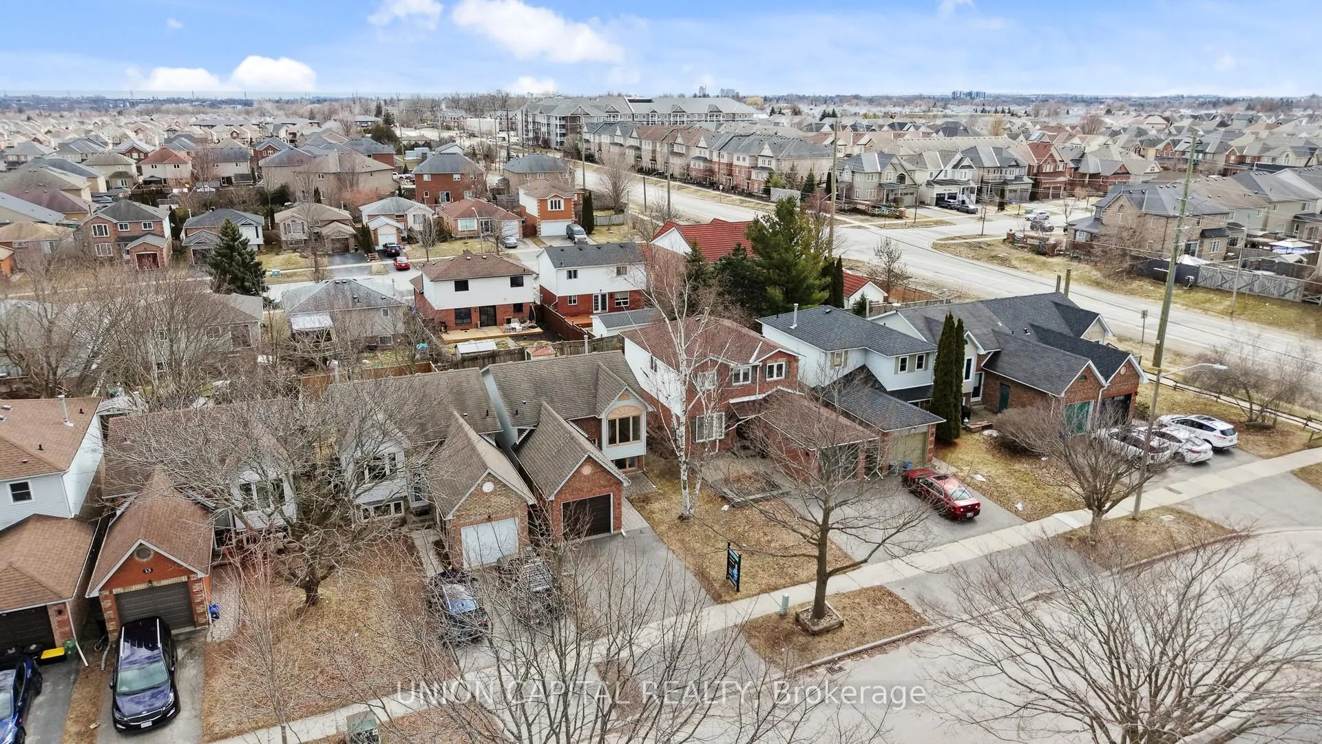 Photo 12 of 9 Fenwick Avenue, Clarington, Bowmanville — HOMEH