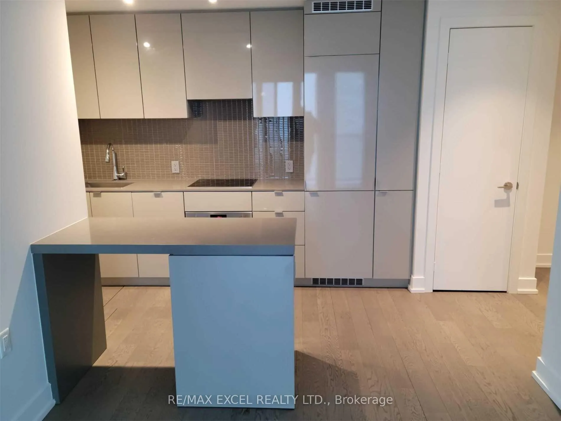 Photo 3 of Unit 5405, 7 Grenville Street, Toronto, Bay Street Corridor — HOMEH