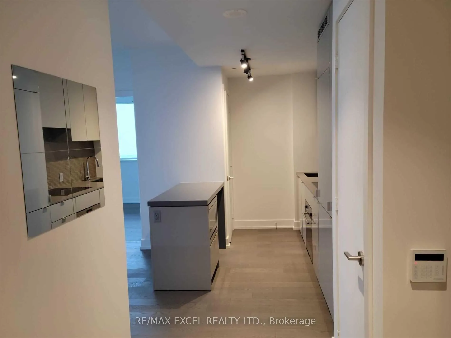 Photo 4 of Unit 5405, 7 Grenville Street, Toronto, Bay Street Corridor — HOMEH