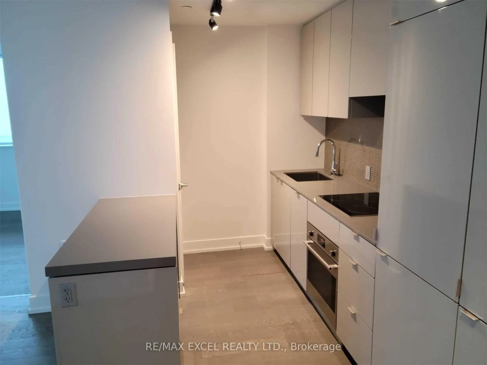 Photo 5 of Unit 5405, 7 Grenville Street, Toronto, Bay Street Corridor — HOMEH