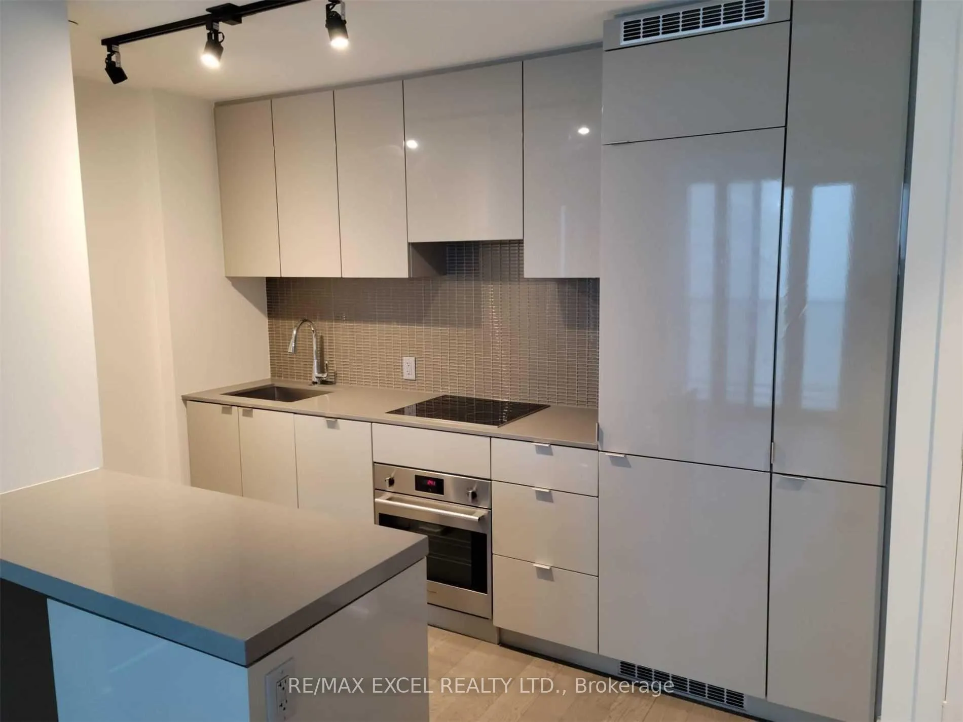 Photo 6 of Unit 5405, 7 Grenville Street, Toronto, Bay Street Corridor — HOMEH