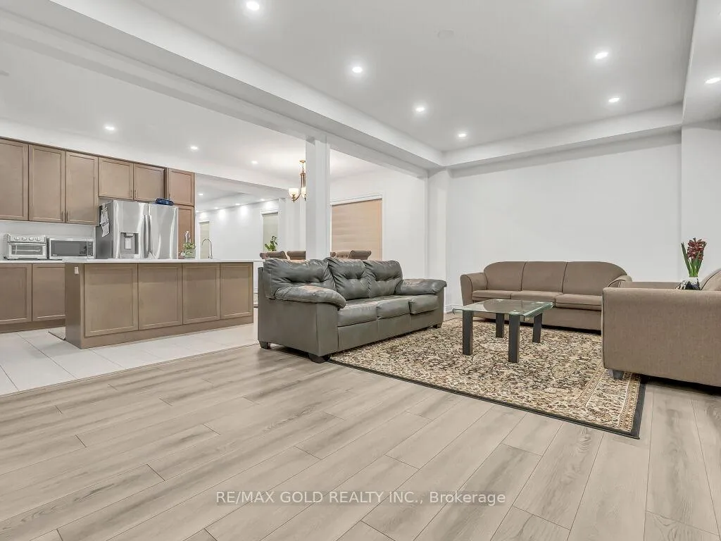 Photo 10 of 63 Bloomfield Crescent, Cambridge — HOMEH
