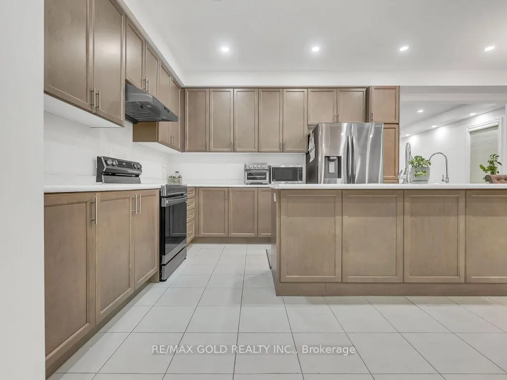 Photo 13 of 63 Bloomfield Crescent, Cambridge — HOMEH