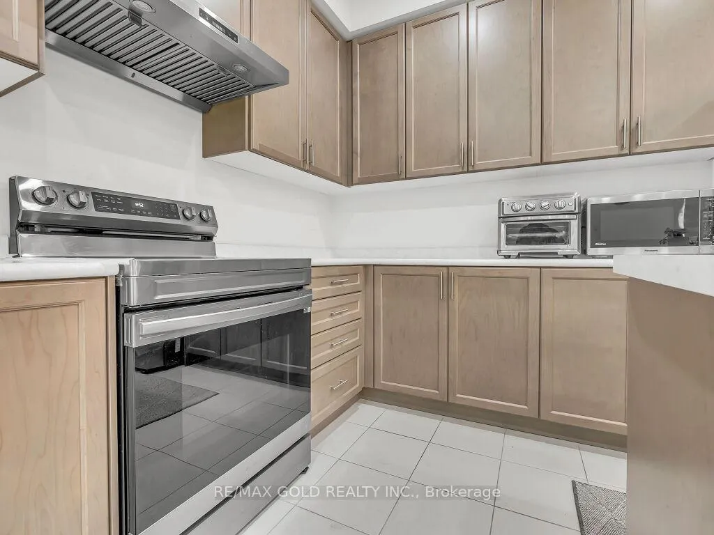 Photo 14 of 63 Bloomfield Crescent, Cambridge — HOMEH