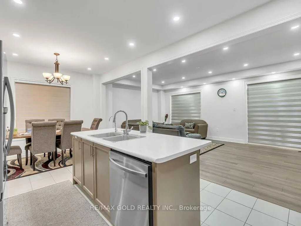 Photo 15 of 63 Bloomfield Crescent, Cambridge — HOMEH