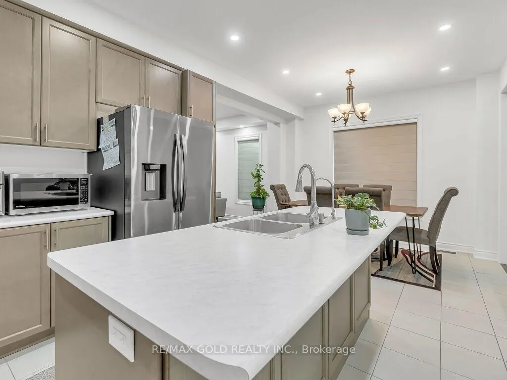 Photo 16 of 63 Bloomfield Crescent, Cambridge — HOMEH