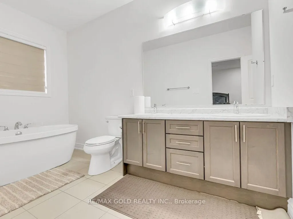 Photo 23 of 63 Bloomfield Crescent, Cambridge — HOMEH