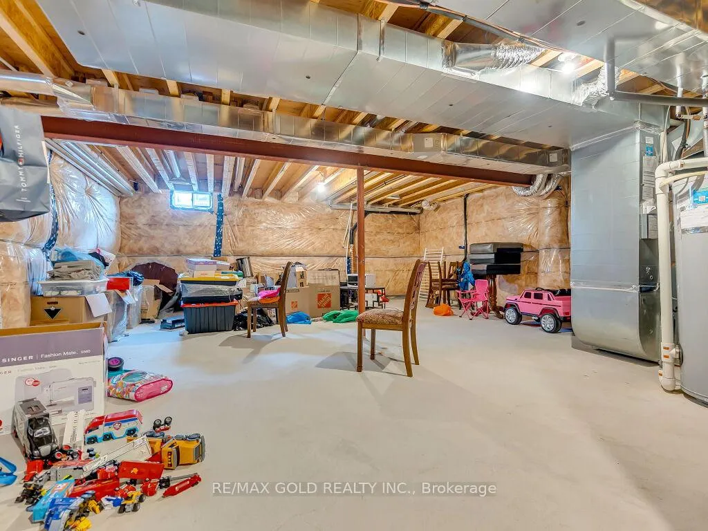 Photo 35 of 63 Bloomfield Crescent, Cambridge — HOMEH