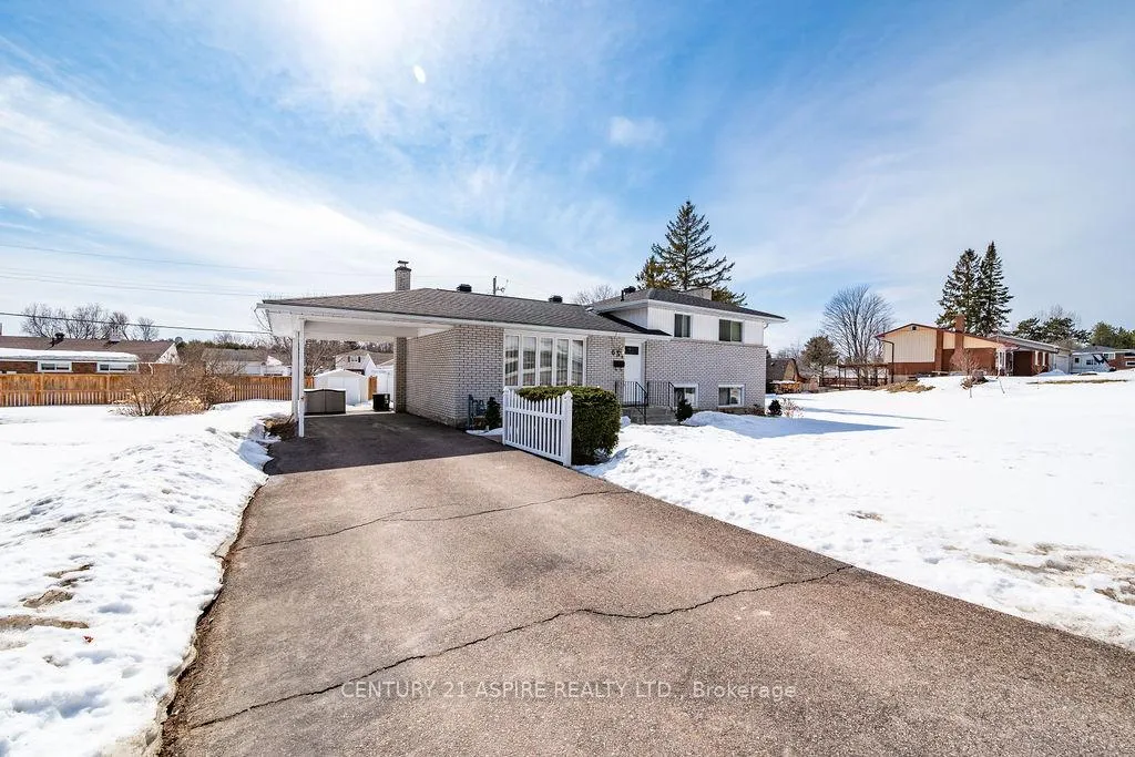 Photo 2 of 631 Birch Street, Petawawa — HOMEH