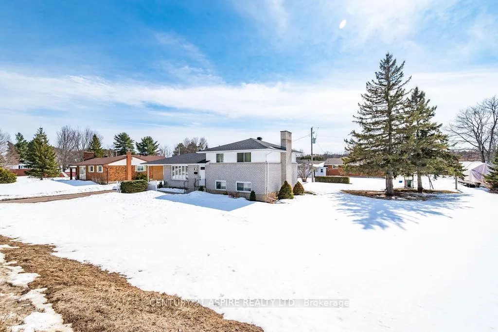 Photo 3 of 631 Birch Street, Petawawa — HOMEH