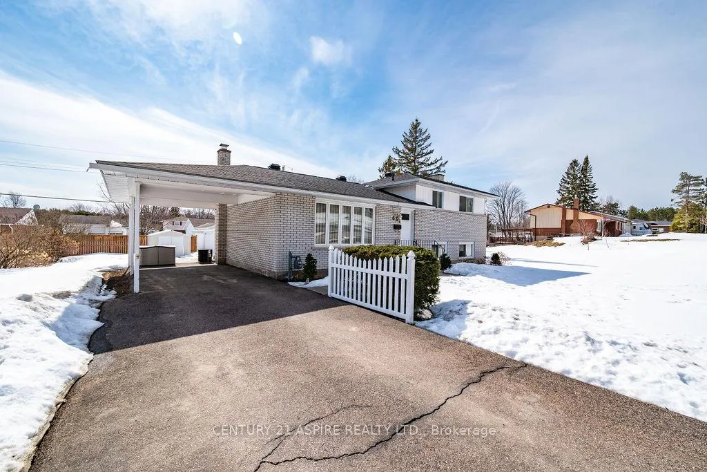 Photo 4 of 631 Birch Street, Petawawa — HOMEH