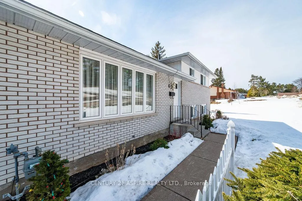 Photo 5 of 631 Birch Street, Petawawa — HOMEH