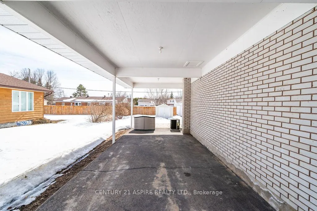 Photo 6 of 631 Birch Street, Petawawa — HOMEH