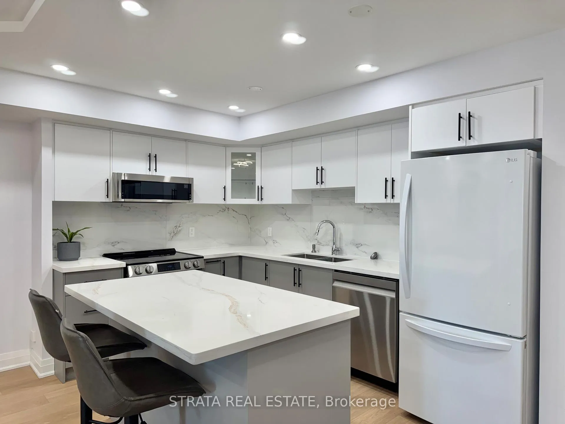 Front of Unit 1212, 25 The Esplanade