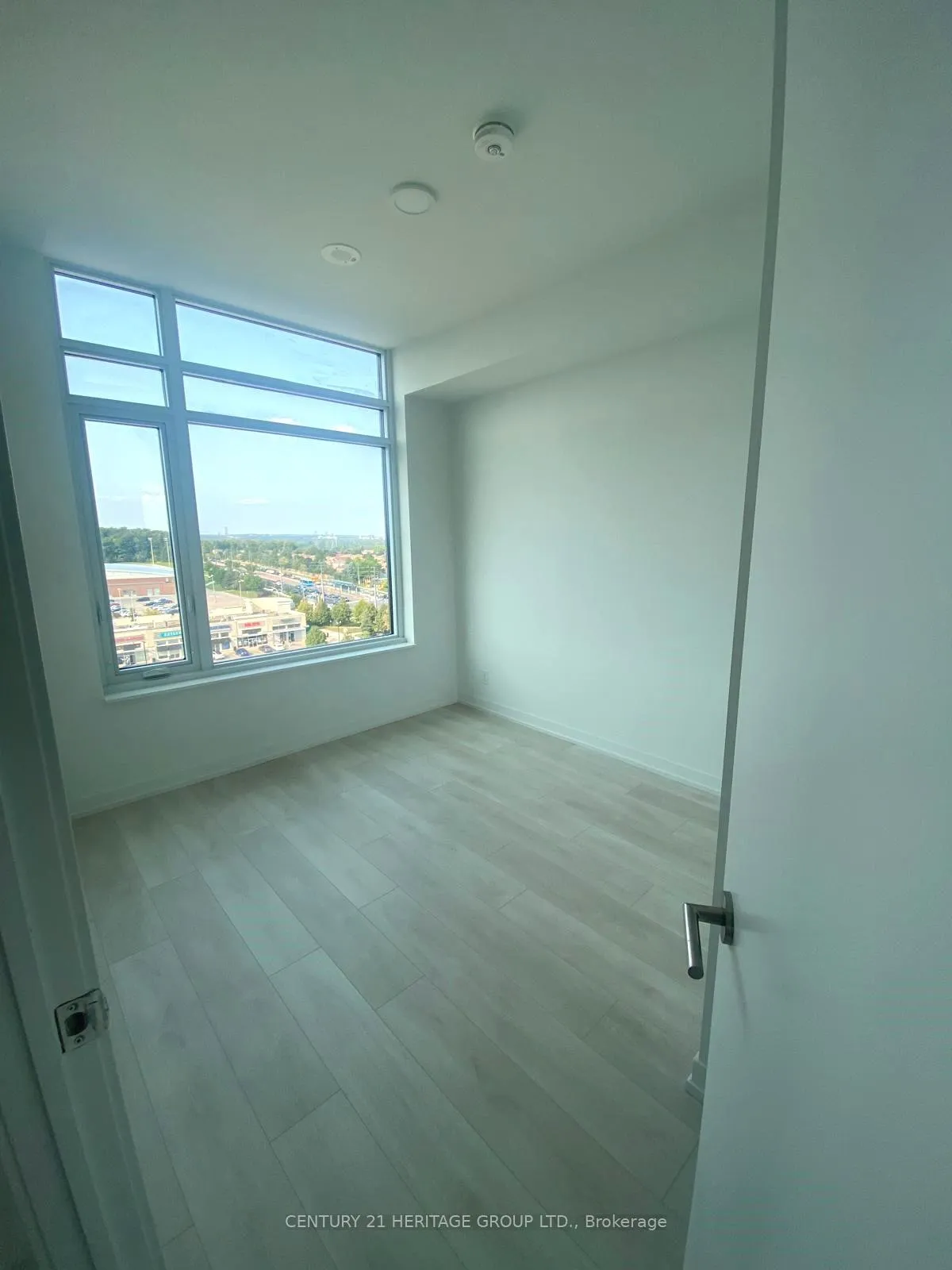 Photo 4 of Unit 803, 8 Beverley Glen Boulevard, Vaughan, Beverley Glen — HOMEH