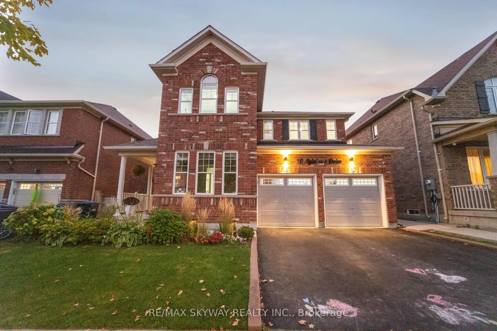 Photo 3 of 90 Aylesbury Drive, Brampton, Northwest Brampton — HOMEH