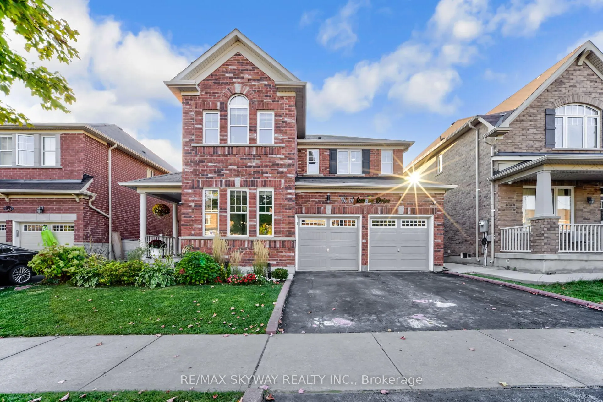 Photo 4 of 90 Aylesbury Drive, Brampton, Northwest Brampton — HOMEH