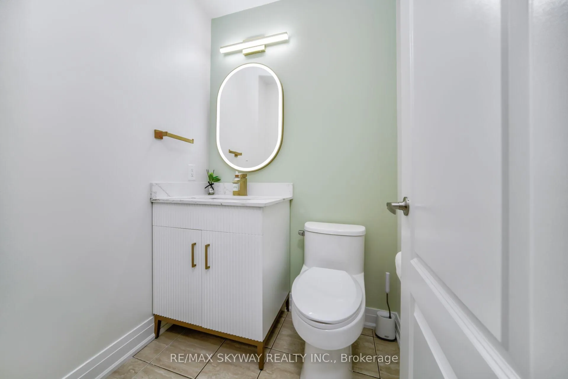 Photo 10 of 90 Aylesbury Drive, Brampton, Northwest Brampton — HOMEH