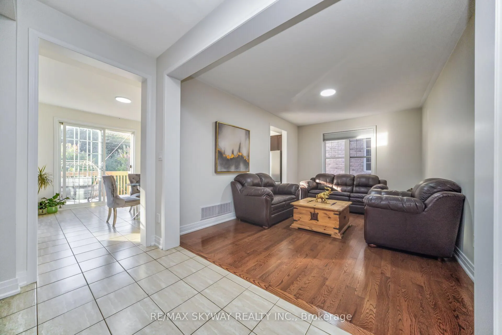 Photo 11 of 90 Aylesbury Drive, Brampton, Northwest Brampton — HOMEH