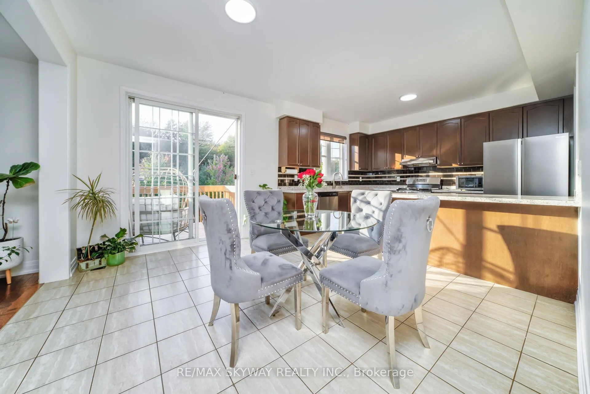 Photo 16 of 90 Aylesbury Drive, Brampton, Northwest Brampton — HOMEH