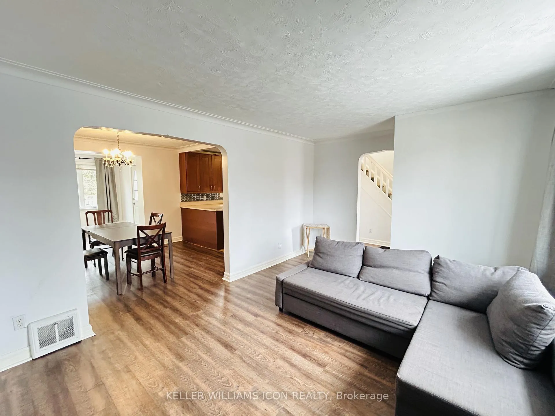 Photo 4 of 6 Centennial Boulevard, Ottawa, Ottawa East — HOMEH