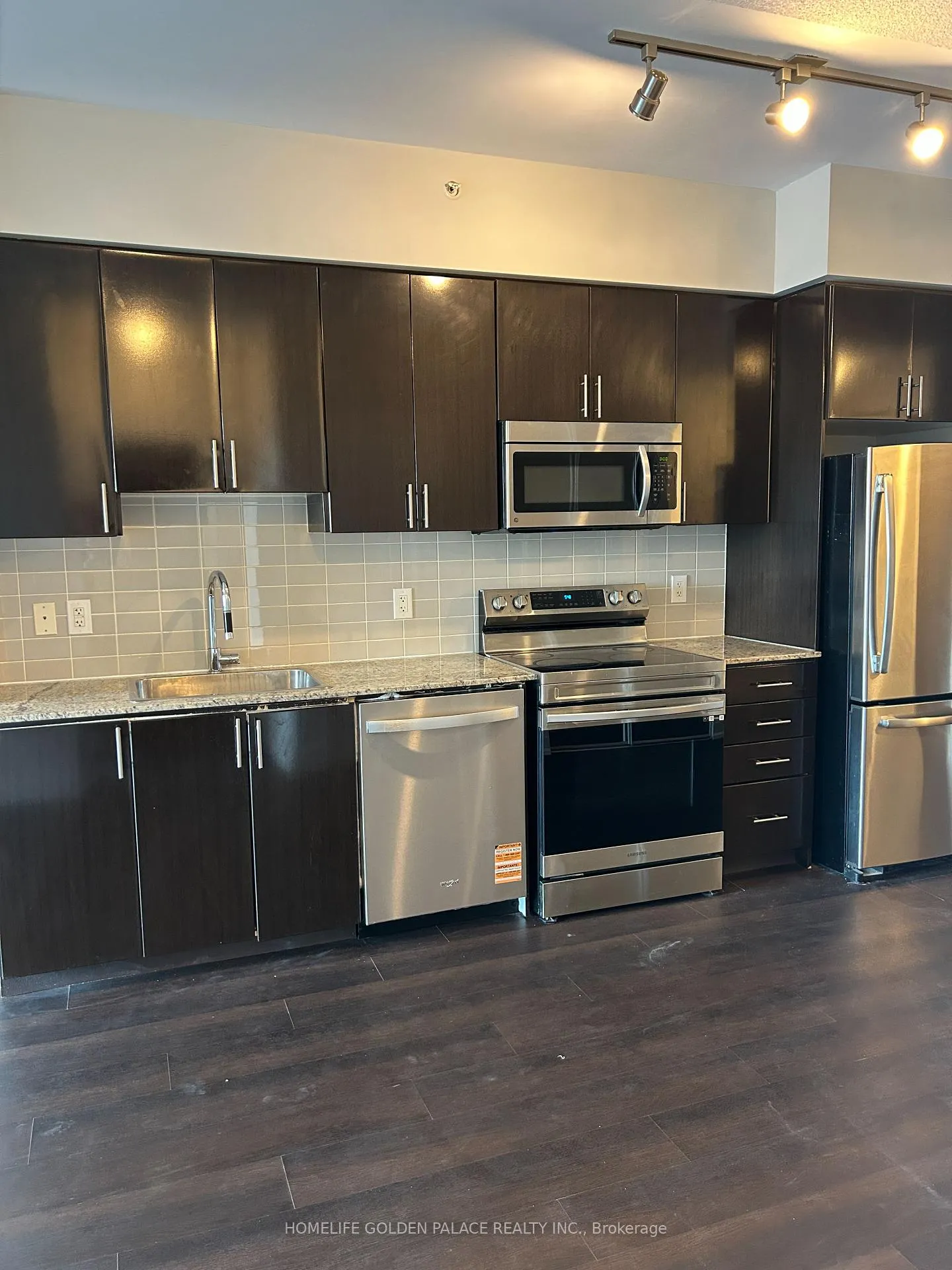 Photo 7 of Unit 1512, 7171 Yonge Street, Markham, Thornhill — HOMEH