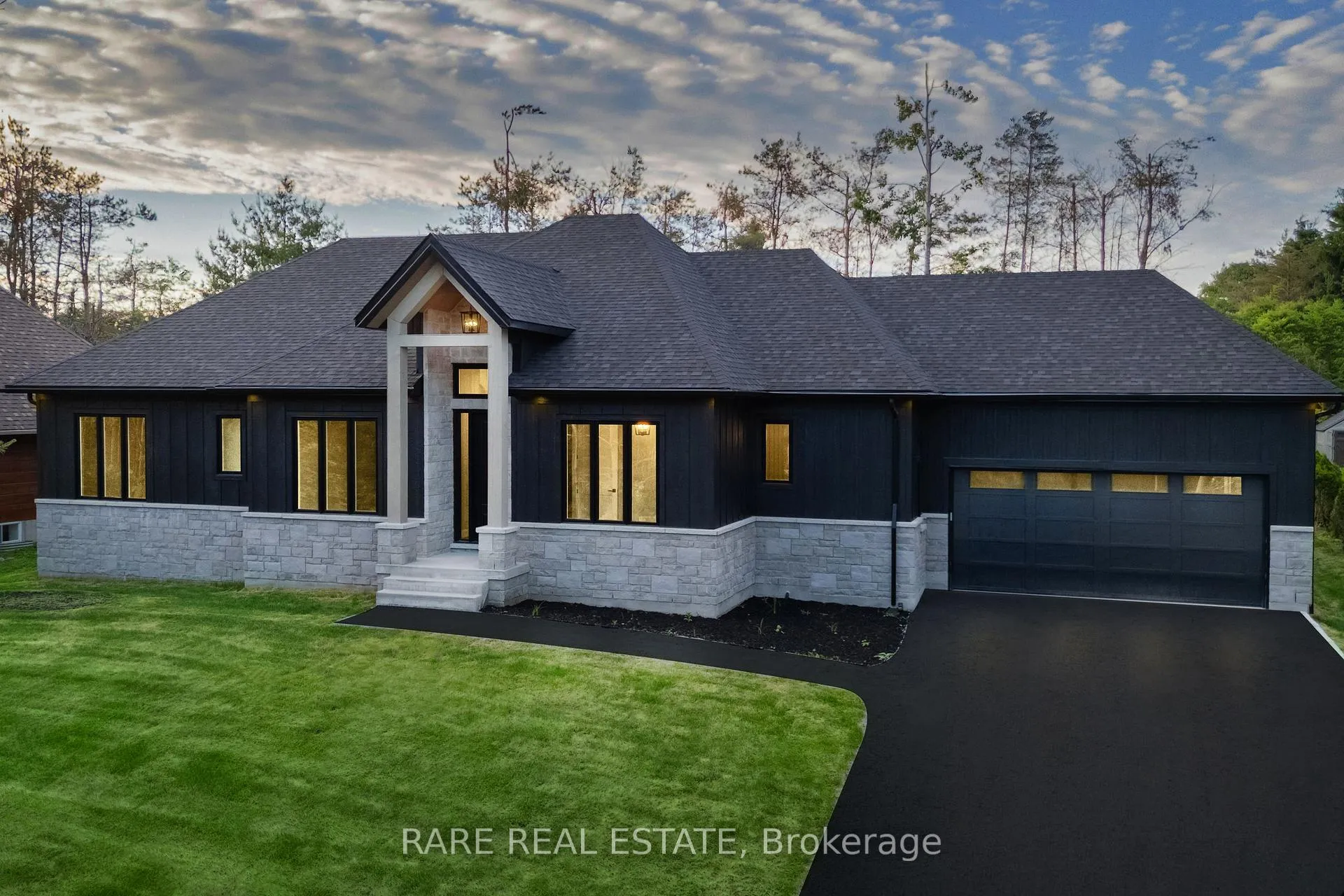 Photo 1 of 32 Alpine Way, Oro-Medonte, Horseshoe Valley — HOMEH