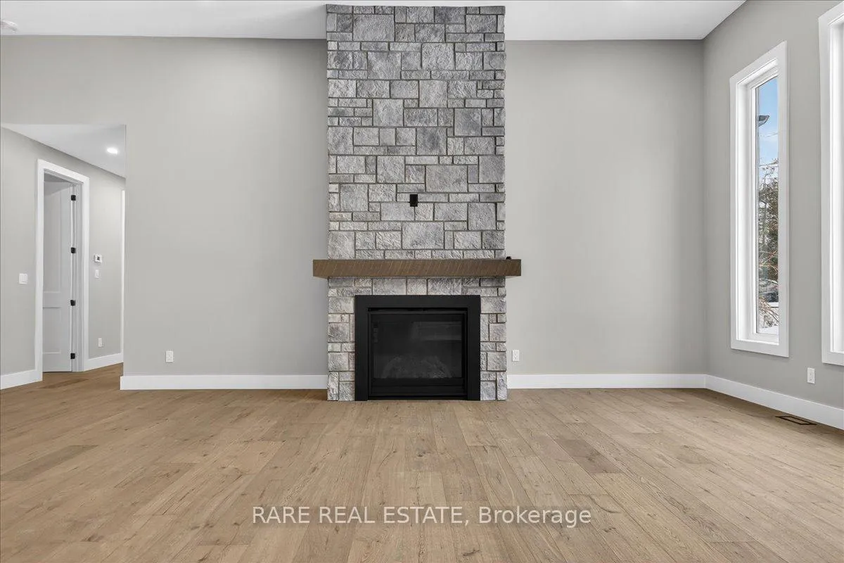 Photo 8 of 32 Alpine Way, Oro-Medonte, Horseshoe Valley — HOMEH